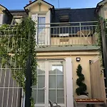 Maisonnette Avec Terrasse En Centre-ville, Non-adaptée à Tous Deauville