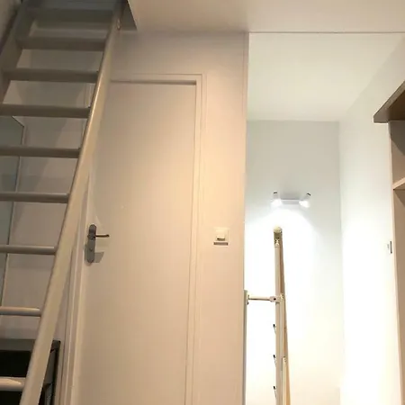 Maisonnette Avec Terrasse En Centre-ville, Non-adaptee A Tous Apartment *